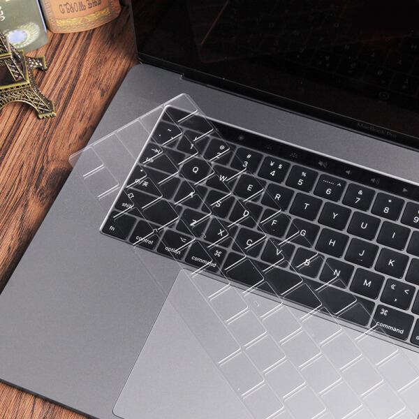 Silikonový ochranný obal na klávesnici EU verze pro Apple MacBook Pro 15" TouchBar  - průhledný