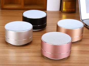 Hliníkový Bluetooth přenosný LED reproduktor - zlatý