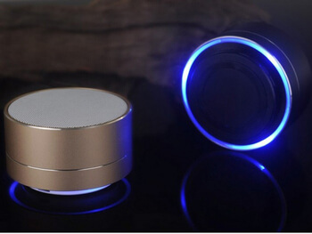 Hliníkový Bluetooth přenosný LED reproduktor - zlatý