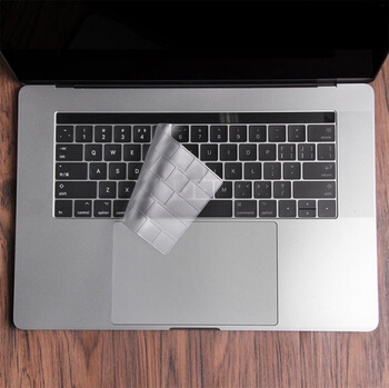 Silikonový ochranný obal na klávesnici EU verze pro Apple MacBook Pro 13" TouchBar (2016-2019) - průhledný