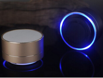 Hliníkový Bluetooth přenosný LED reproduktor - růžový