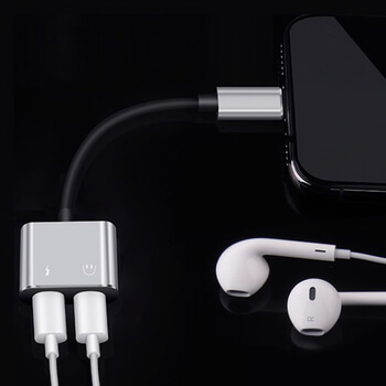 Adaptér s dvojitou redukcí Lightning pro nabíjení a sluchátka Apple iPhone 7, 8 Plus, X, XS a další stříbrný