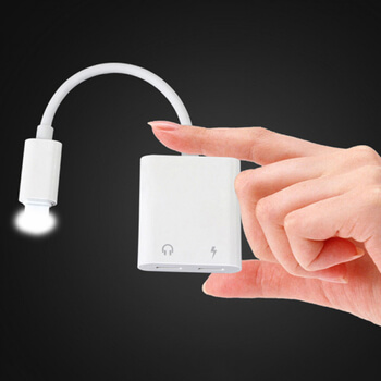 Adaptér s dvojitou redukcí Lightning pro nabíjení a sluchátka Apple iPhone 7, 8 Plus, X, XS a další stříbrný