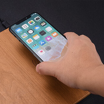 2v1 Bezdrátová nabíječka a podložka MagSafe pro Apple iPhone, Apple Watch, AirPods (7.série) hnědá