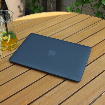 Plastový ochranný obal pro Apple MacBook Pro 16" (2023, M2 Pro, M2 Max) - světle růžový