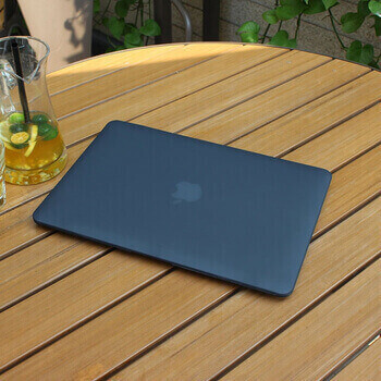 Plastový ochranný obal pro Apple MacBook Air 13,6" (2024, M3) - černý