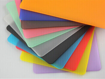 Plastový ochranný obal pro Apple MacBook Pro 14" (2026,M5) - bílý