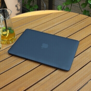 Plastový ochranný obal pro Apple MacBook Pro 16" (2026,M5 Pro, M5 Max) - šedý