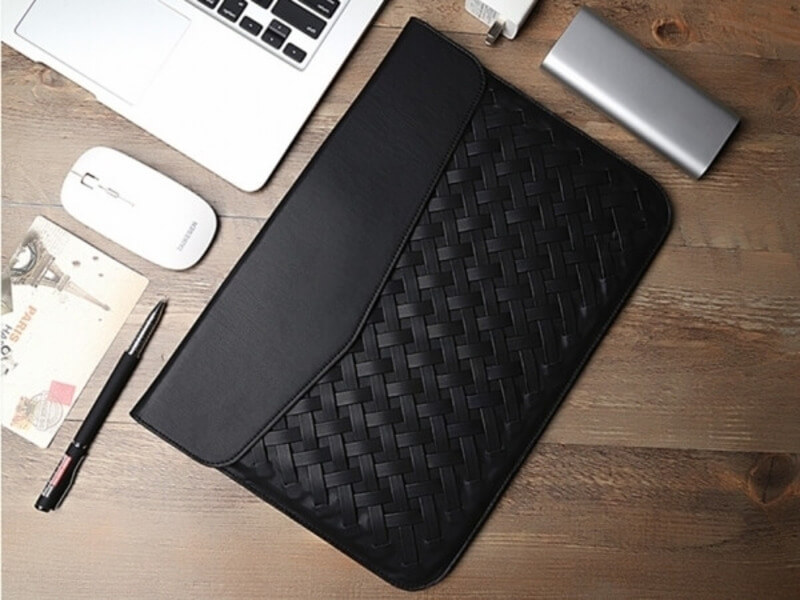 Luxusní obal z ekokůže pro Apple MacBook Air 13,6" (2022, M2) - černý